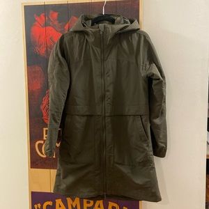 Lululemon || Green Rain Jacket